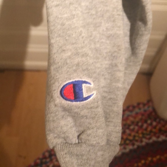 Grey and navy blue Michigan sweatshirt. - Picture 4 of 4